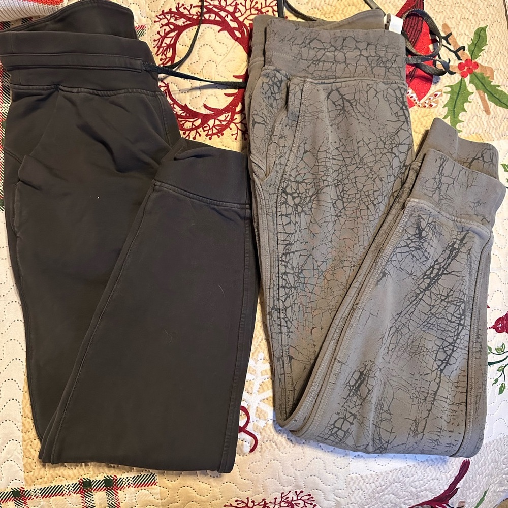 LULULEMON JOGGERS size 6
Bought in posh and reselling
Great condition 2 pairs